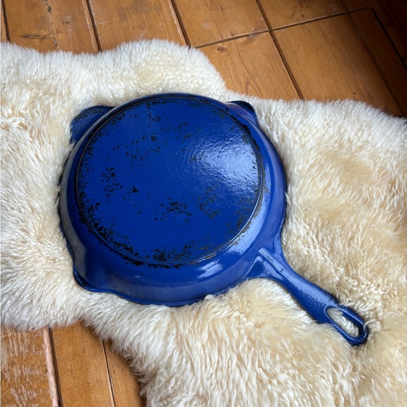 Le Creuset Skillet - Picture 5 of 6